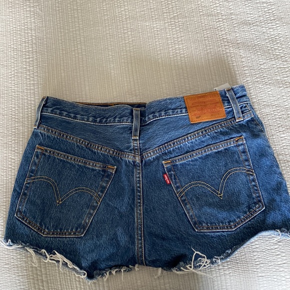 Levi’s 501 Jean shorts - Picture 2 of 3